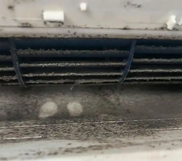 振安空调吹的风有股烧焦味是怎么回事